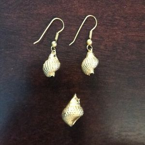 Cute and petite shell earrings & pendant